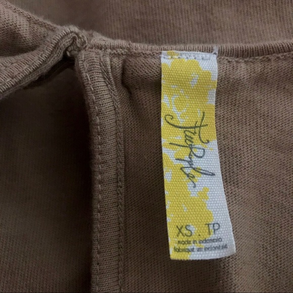 Free People Brown Crop Top Size XS Blouse 3/4 Sleeves Raw Edge Sustainable Boho - Picture 8 of 8